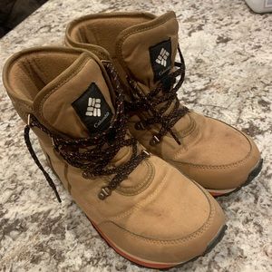 Columbia women’s waterproof cold weather booties size 9